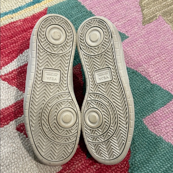 Veja Sneakers - Picture 12 of 15